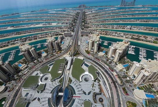 2.	Who owns the island of palm Jumeirah?