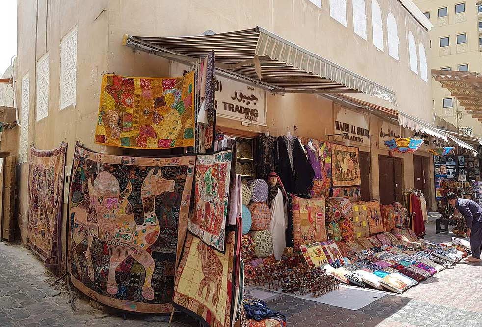 Stunning Traditional Market In Creek