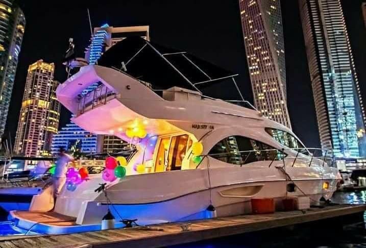 It's Time For A Delightful Dinner In The Luxury Yacht Dubai