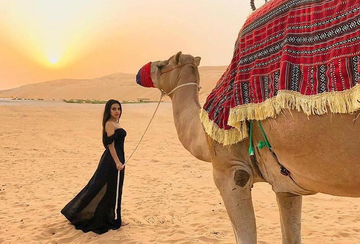 Dress To Wear In Dubai For A Camel Ride