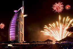 Cheers With Your Love On New Year In The Luxury Yacht Dubai