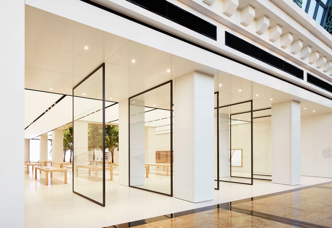 Luxury APPLE Store In Mall Of Emirates