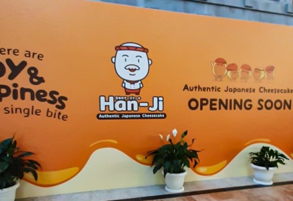 HAN JI At Mall