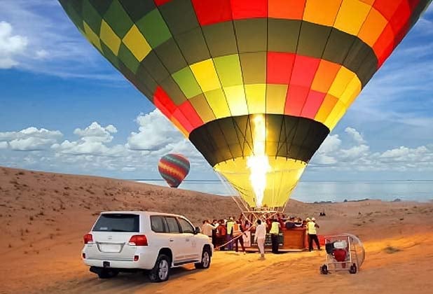 •	A Memorable Flight Over The Arabian Desert Is Hot Air Ballooning