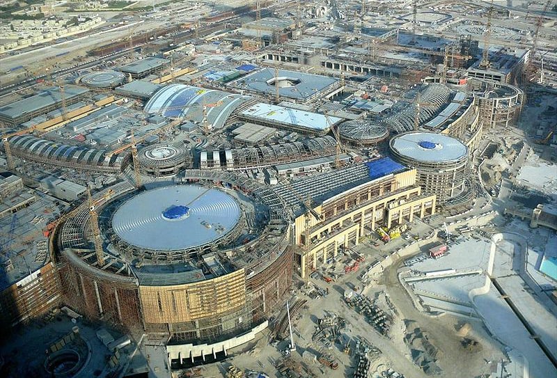 •	Dubai Mall is enormous