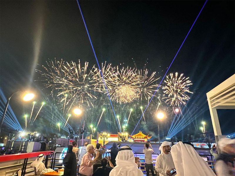 Look the Dazzling Fireworks Of Dubai