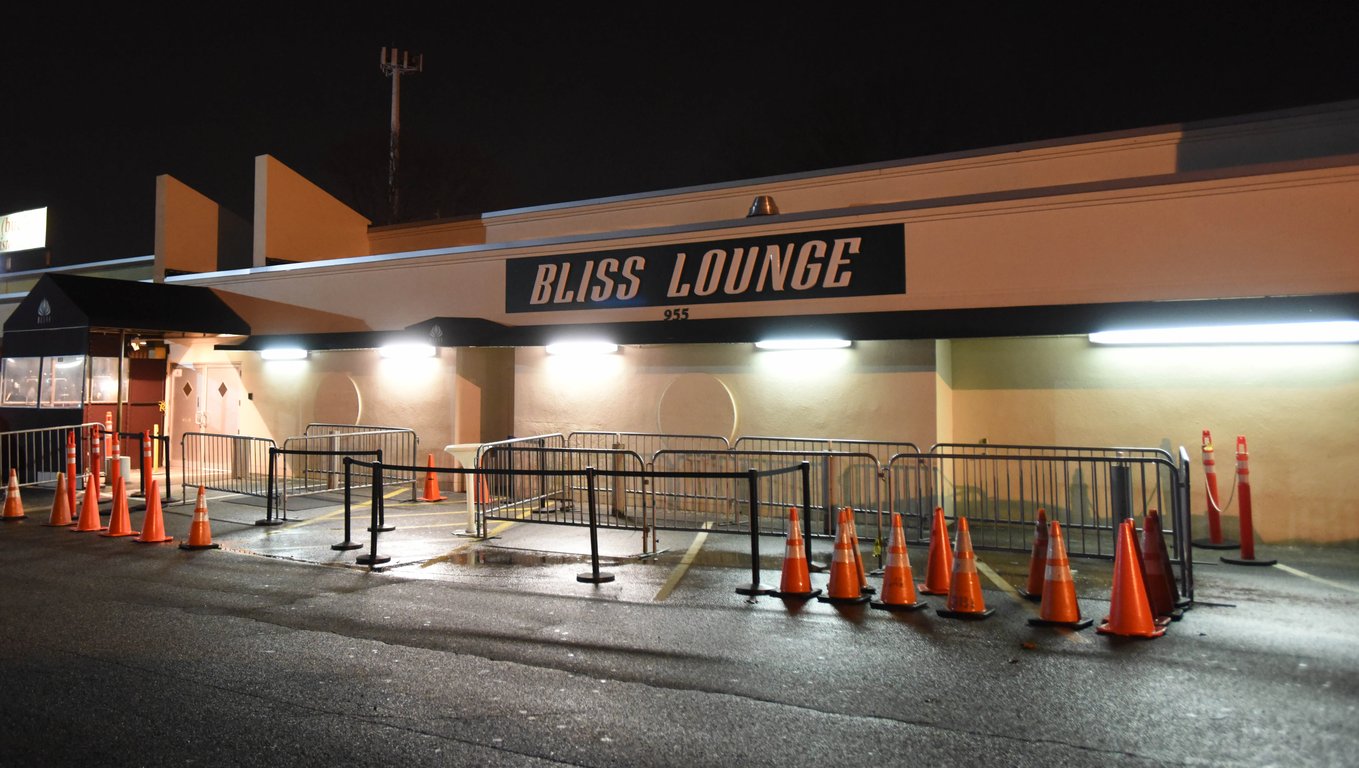 13.	 Bliss Lounge