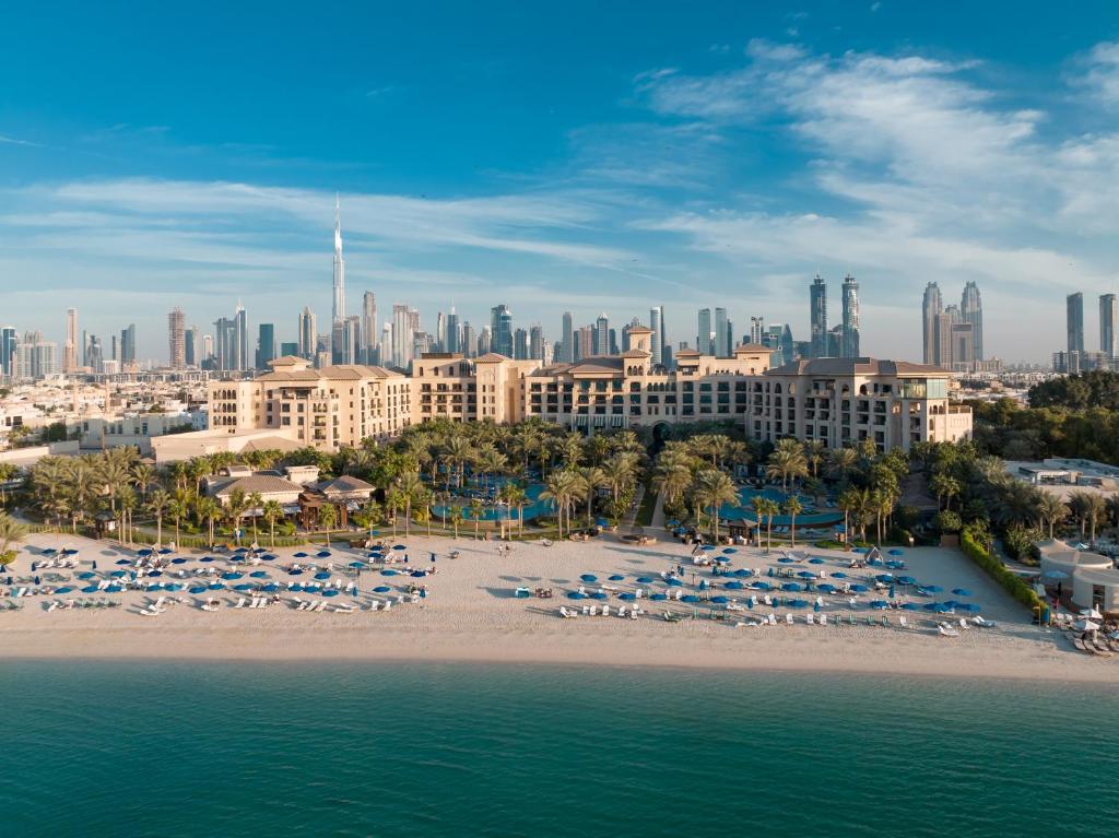 2.	Four Season Resort Dubai At Jumeirah Beach