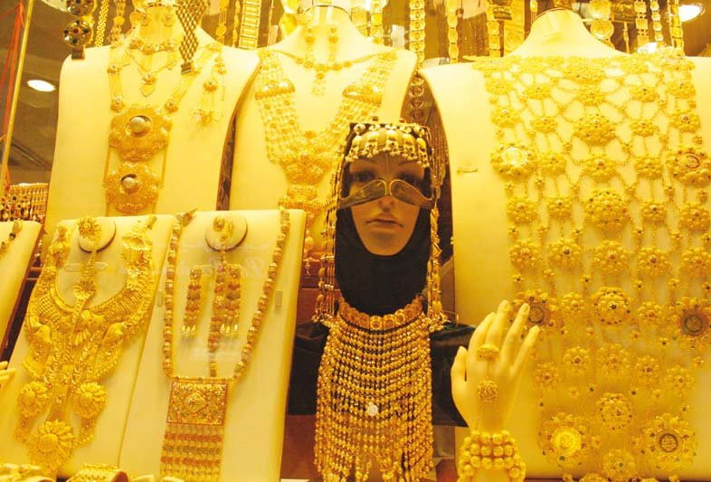 Buying Gold At Dubai In spice souk