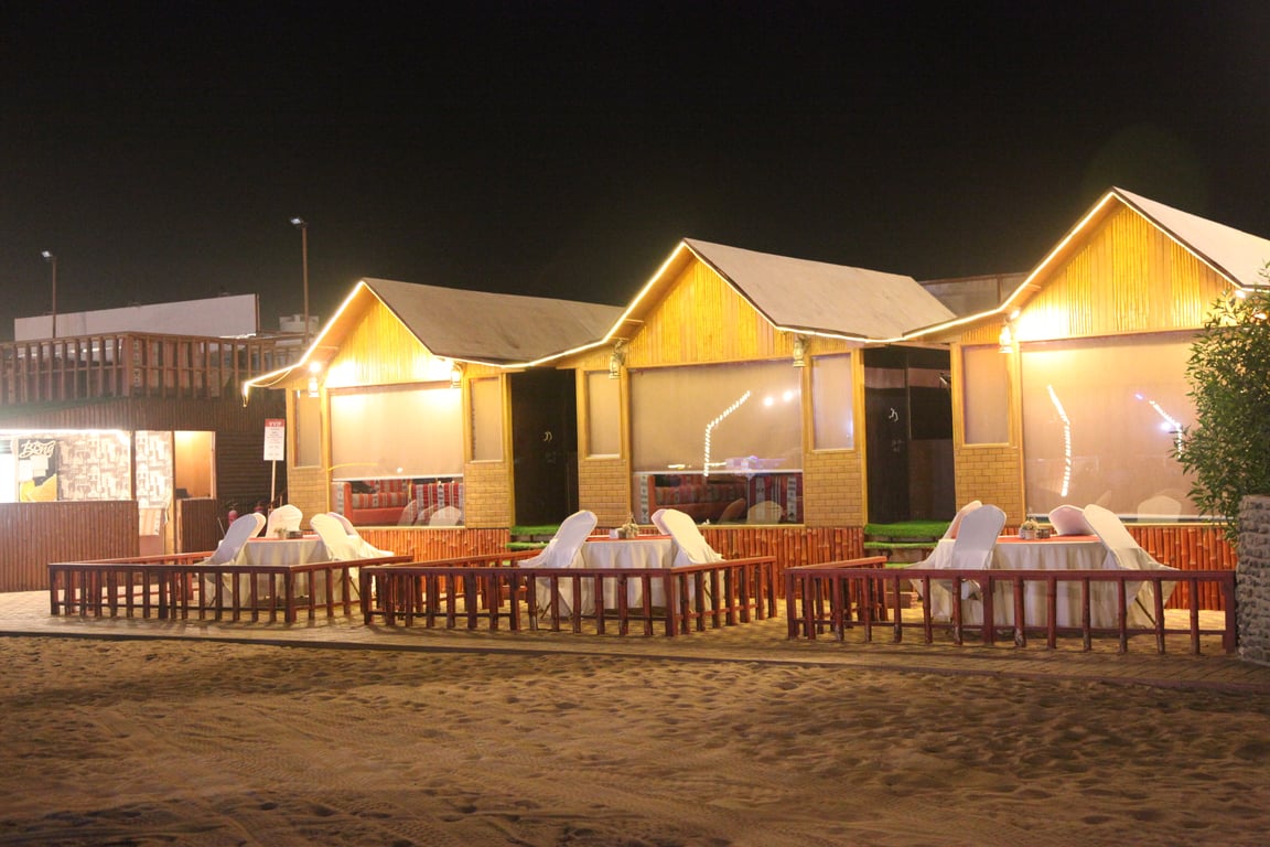 Setting up camp In Dubai