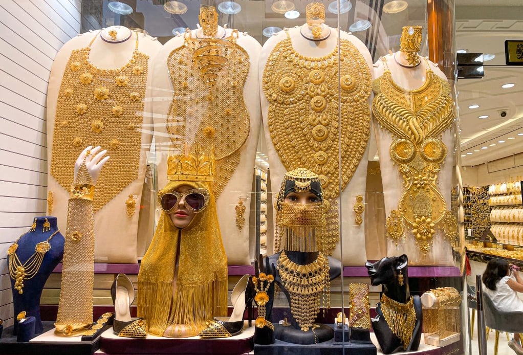 Buying Gold At Dubai In spice souk