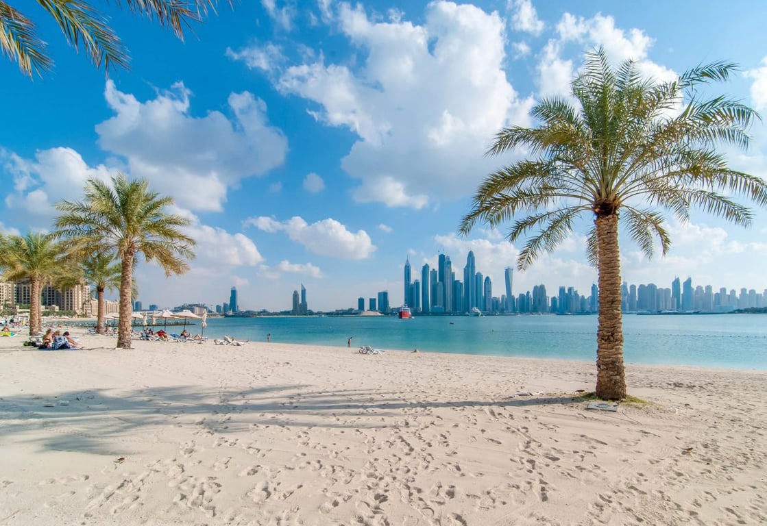 4.	At the Dubai International Marine Club, witness breathtaking water sports
