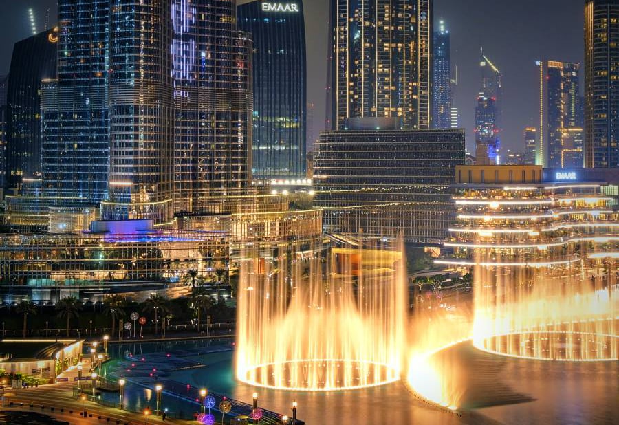 8. Witnessing the Dancing Musical Fountain- Dubai Fountain: