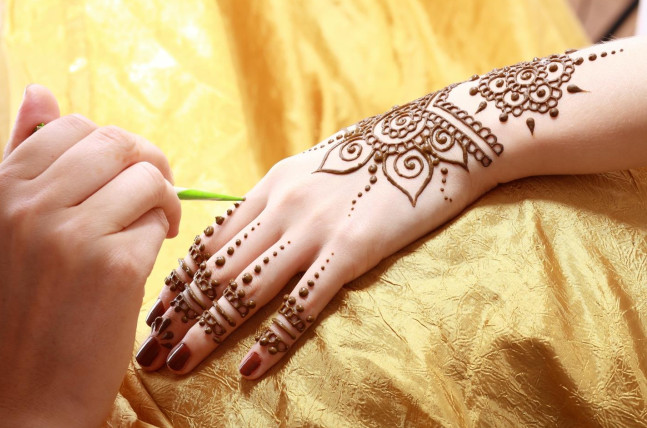 Absorb Nature And Enjoy Henna Painting