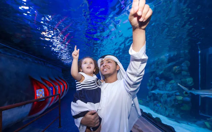2.	How long does a visit to Dubai Aquarium take?