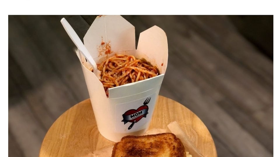 음식점 차린 에미넴 근황.jpg