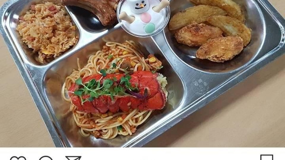 학교 급식에 랍스터 나오는 클라쓰.