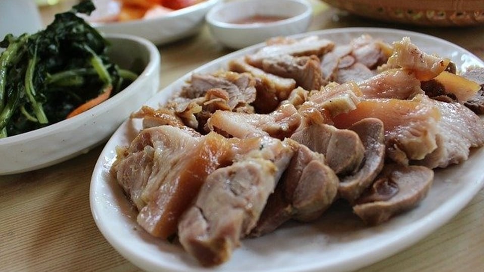 야식으로 시킨 족발에서 나온 쥐.