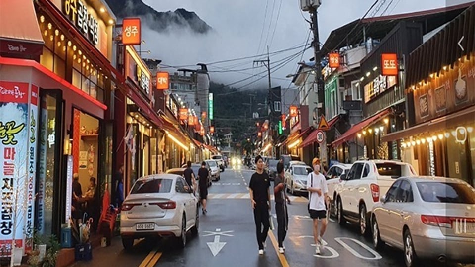 해외 사이트에서 한국의 길거리라고 떠도는 사진.