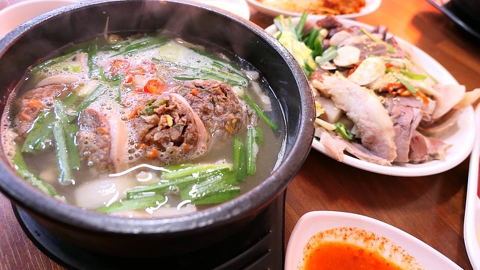 국밥집 휴뮤 공지에 화가 난 손님들.