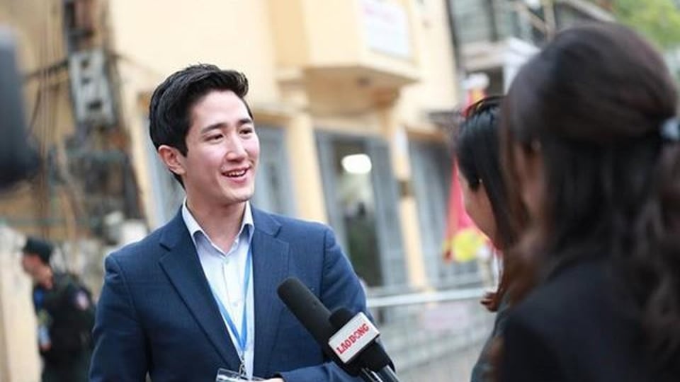 베트남에서 존잘이라고 난리난 한국기자.