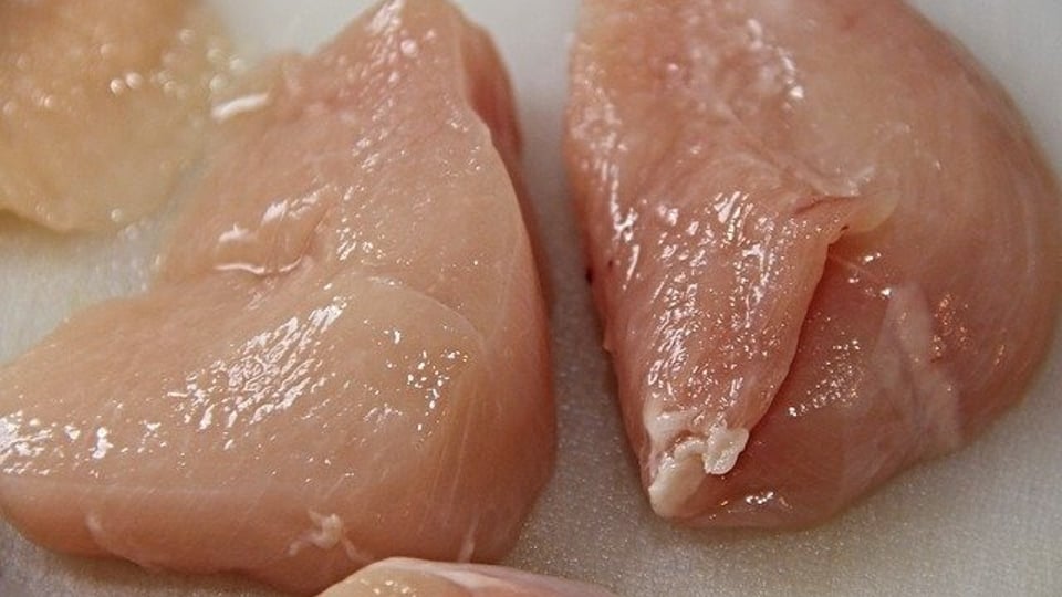 닭가슴살을 살때 꼭 흰줄을 확인해야하는 이유.