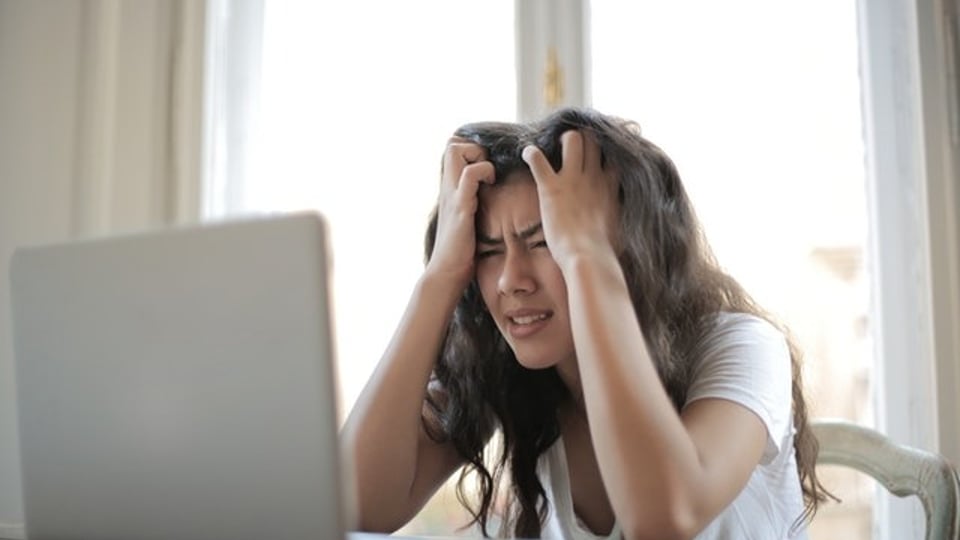 보는 사람이 더 당황스러운 교수님과의 문자.