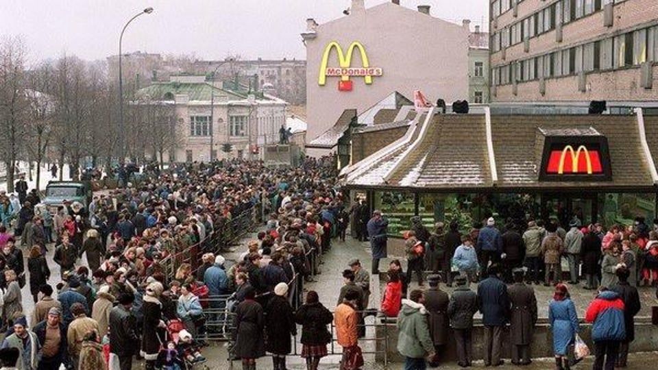 1990년 모스크바에 맥도날드가 처음 개업한 날.