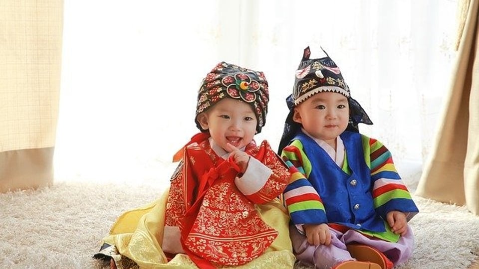 한복이 중국 것이라고 아무리 우겨도 외국인들이 안믿는 이유