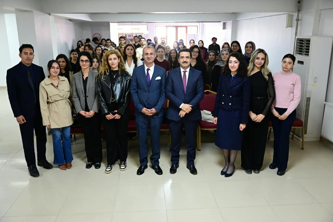Başkan Taşkın, Avukatlık Yıllarındaki Deneyimlerini Gençlerle Paylaştı