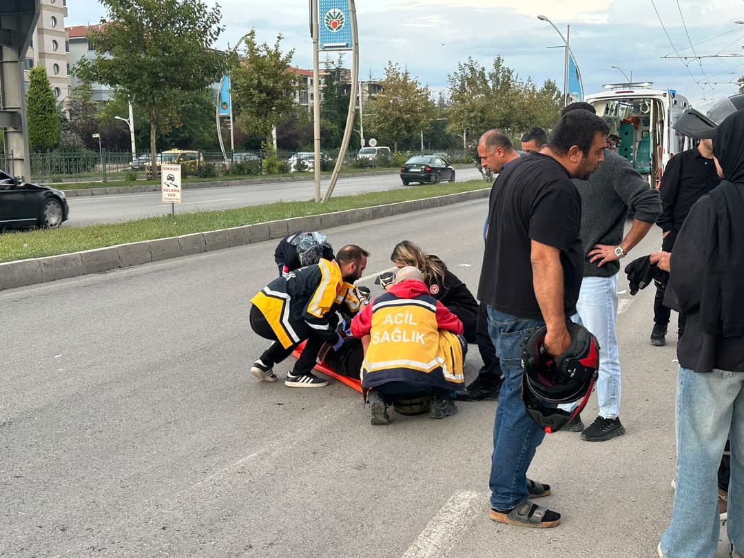 Malatya’da Motosiklet Kazası: Sürücü Hastaneye Kaldırıldı