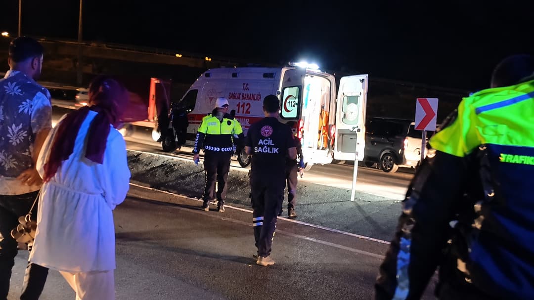  Akçadağ’da Otomobil Şarampole Devrildi 