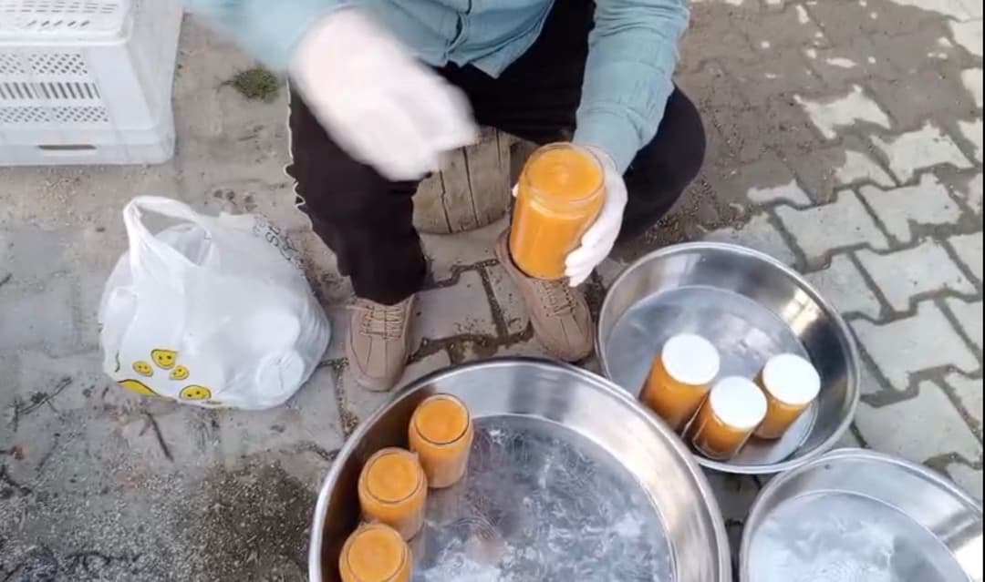 Malatya Darende’de Geleneksel Alıç Marmelatı Hazırlığı