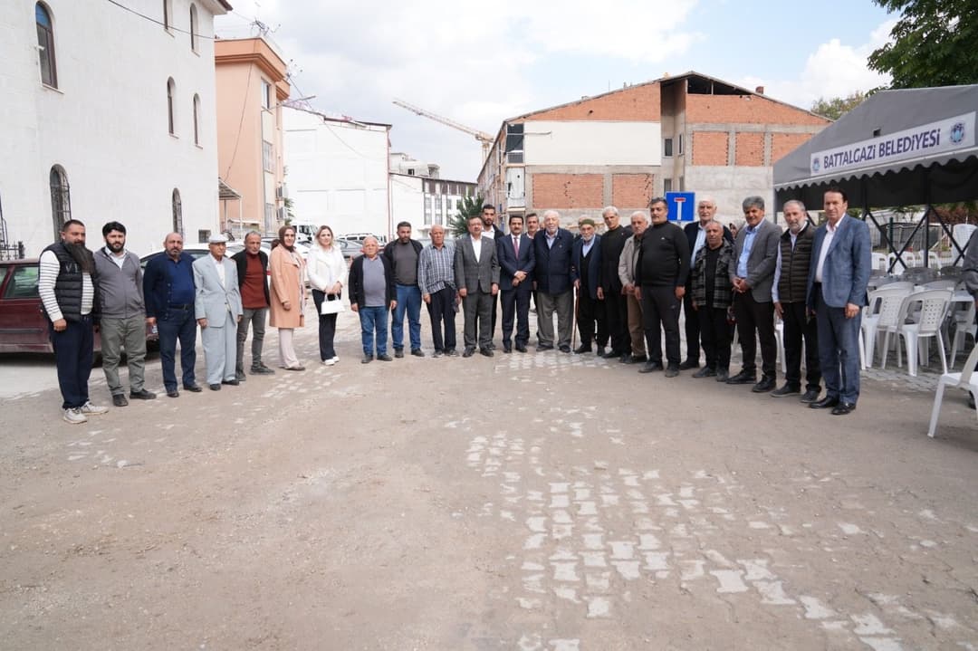 Battalgazi’de Deprem Sonrası Yol ve Kaldırımlar Yenileniyor