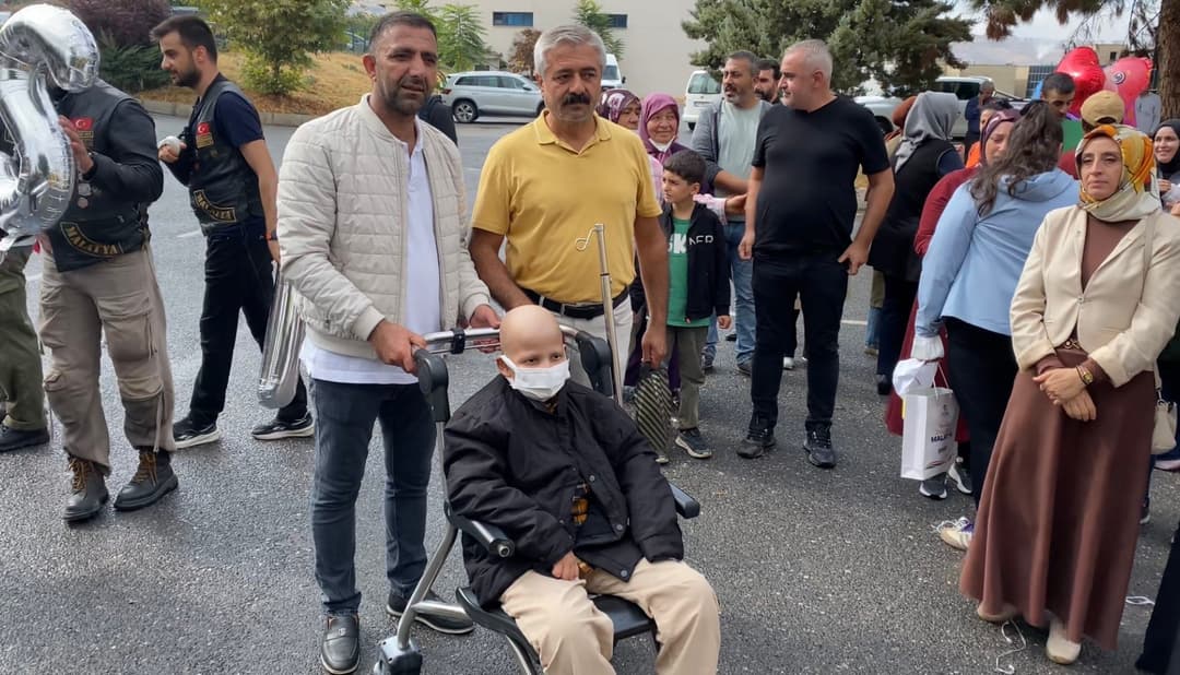Bugün Bütün Balonlar Umut İçin Uçtu: 