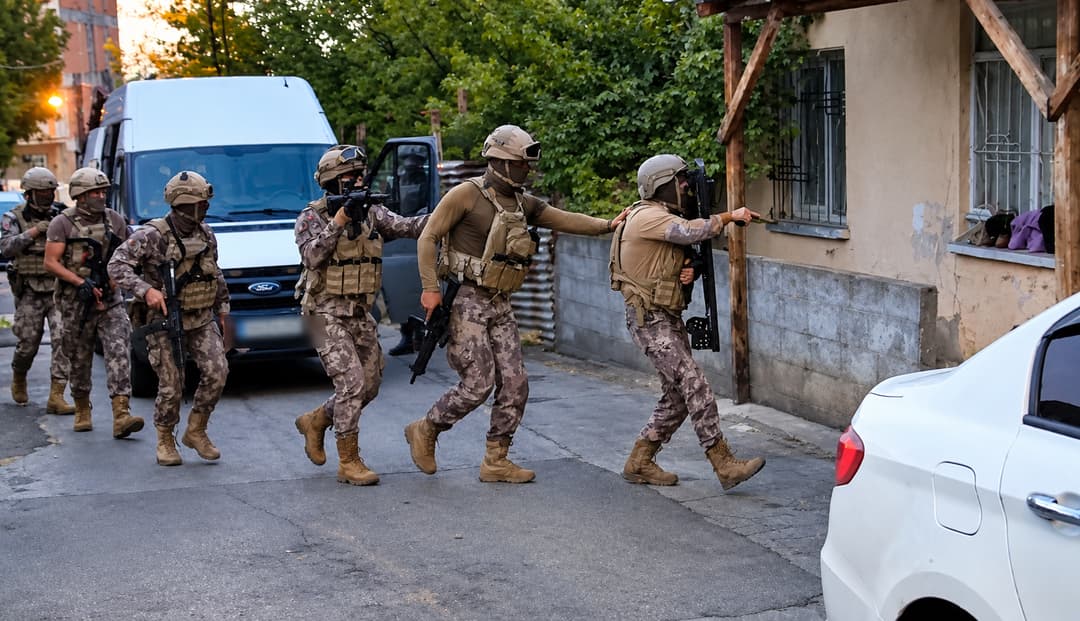 Suç Örgütlerine Şafak Operasyonu