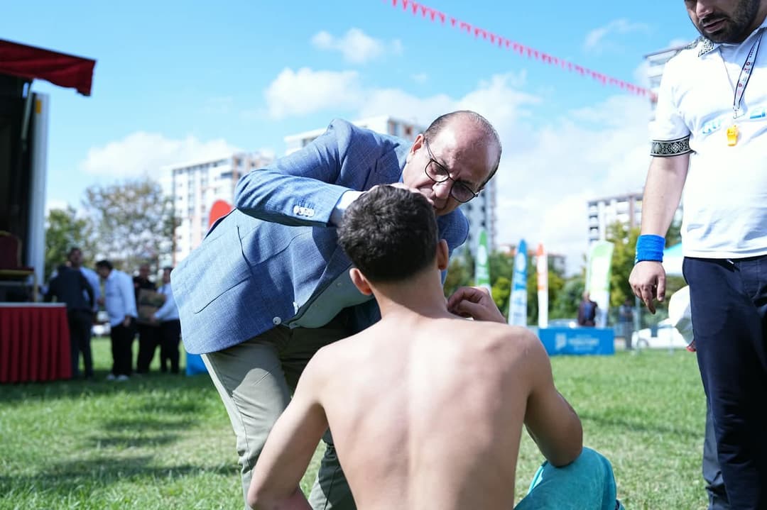 Başkan Geçit, Güreş Müsabakalarında Sakatlanan Sporcuların Yardımına Koştu