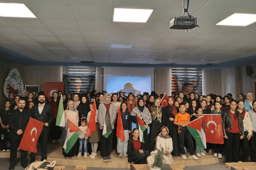 Malatya’da Kız Öğrencilere “Mescid-i Aksa ve Umut” Gösterisi