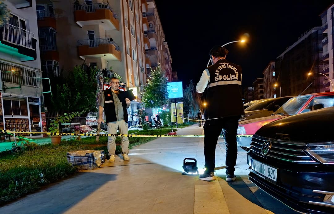 Önce Tartıştılar, Sonra Kavga Ettiler