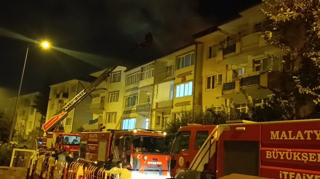 Yangın İtfaiye Ekiplerince Söndürüldü