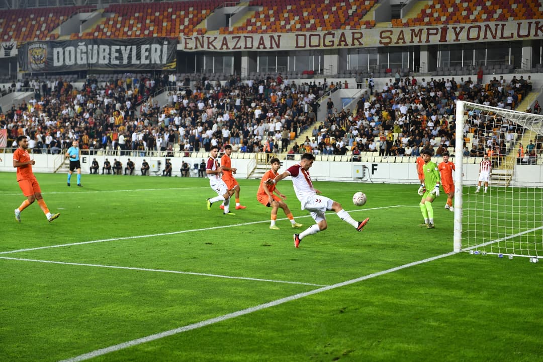 Malatya Yeşilyurtspor’dan Tarihi Gösteri: Adanaspor’u 8-0 Yendi, 4’te 4 Yaptı