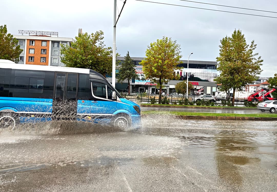 Malatya’da Sağanak Sonrası Yollar Su İçinde Kaldı