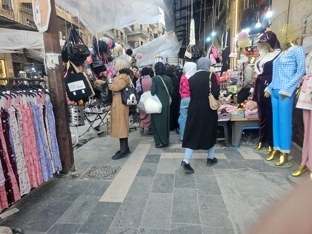 ارتفاع أسعار ألبسة العيد في حلب