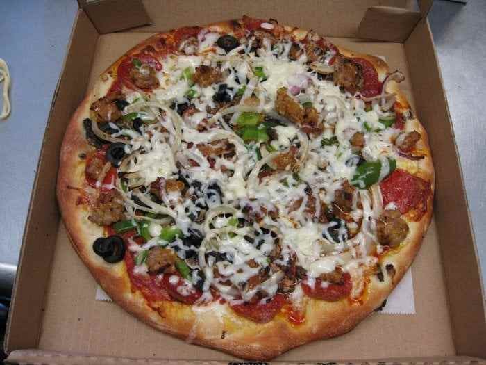 Deluxe Pizza
