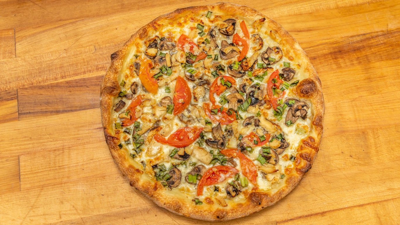 Garlic Chicken Pizza