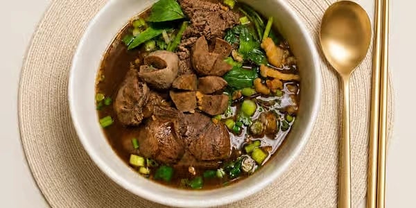 Rak Rong Rue – Boat Noodles of Love (รักลงเรือ / ก๋วยเตี๋ยวเรือ)