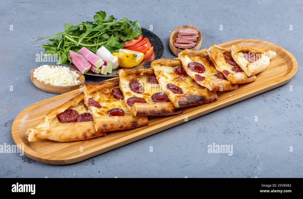 Sucuklu Pide
