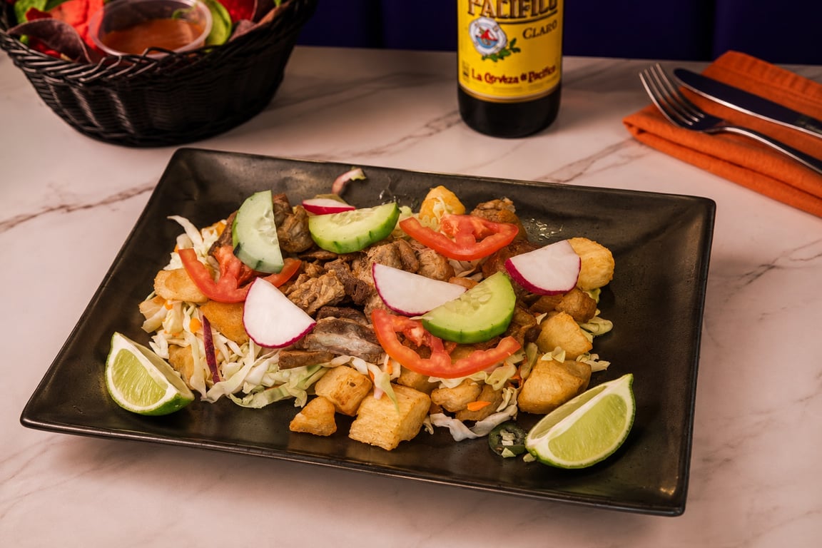Yuca Frita Con Chicharrones