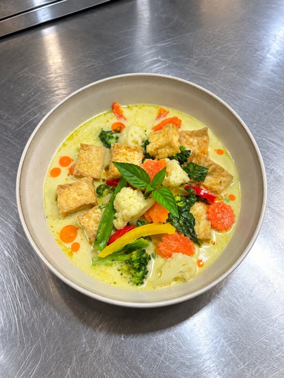 Take Mor Out – Green Curry Jay (พาหมอเดต / เขียวหวานเจ)