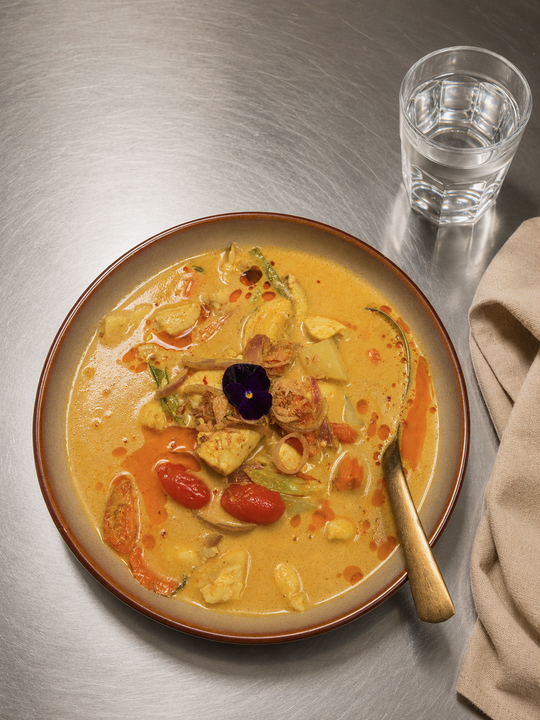 Waan Om Khom Kluean – Yellow Curry (หวานอมขมกลืน / แกงกะหรี่)